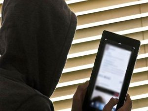 1460609-blackmailing-1544641400-600x450