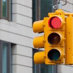 کراچی میں ٹریفک سگنلز کو بین القوامی طرز پر منتقل کرنے کا فیصلہ