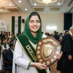 تاریکی سے کامیابی تک: نابینا طالبہ زینب عتیق نے 552 نمبر لے کر تاریخ رقم کر دی